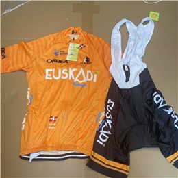 jersey and bib shorts M